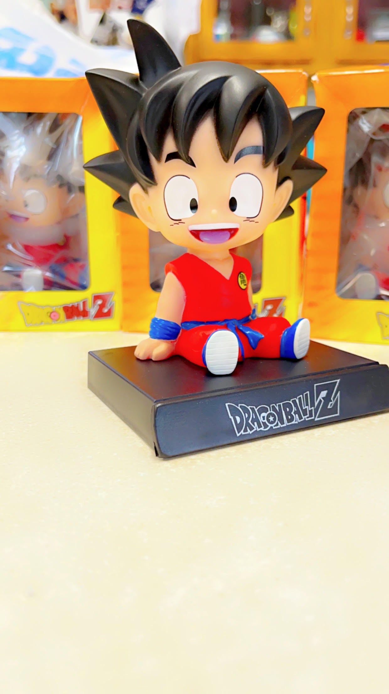 Goku Bobble Head Phone Holder